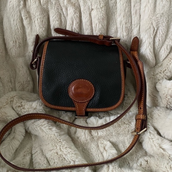 Dooney & Bourke All Weather Small Crossbody Saddle Bag Black/British Tan - Picture 1 of 13